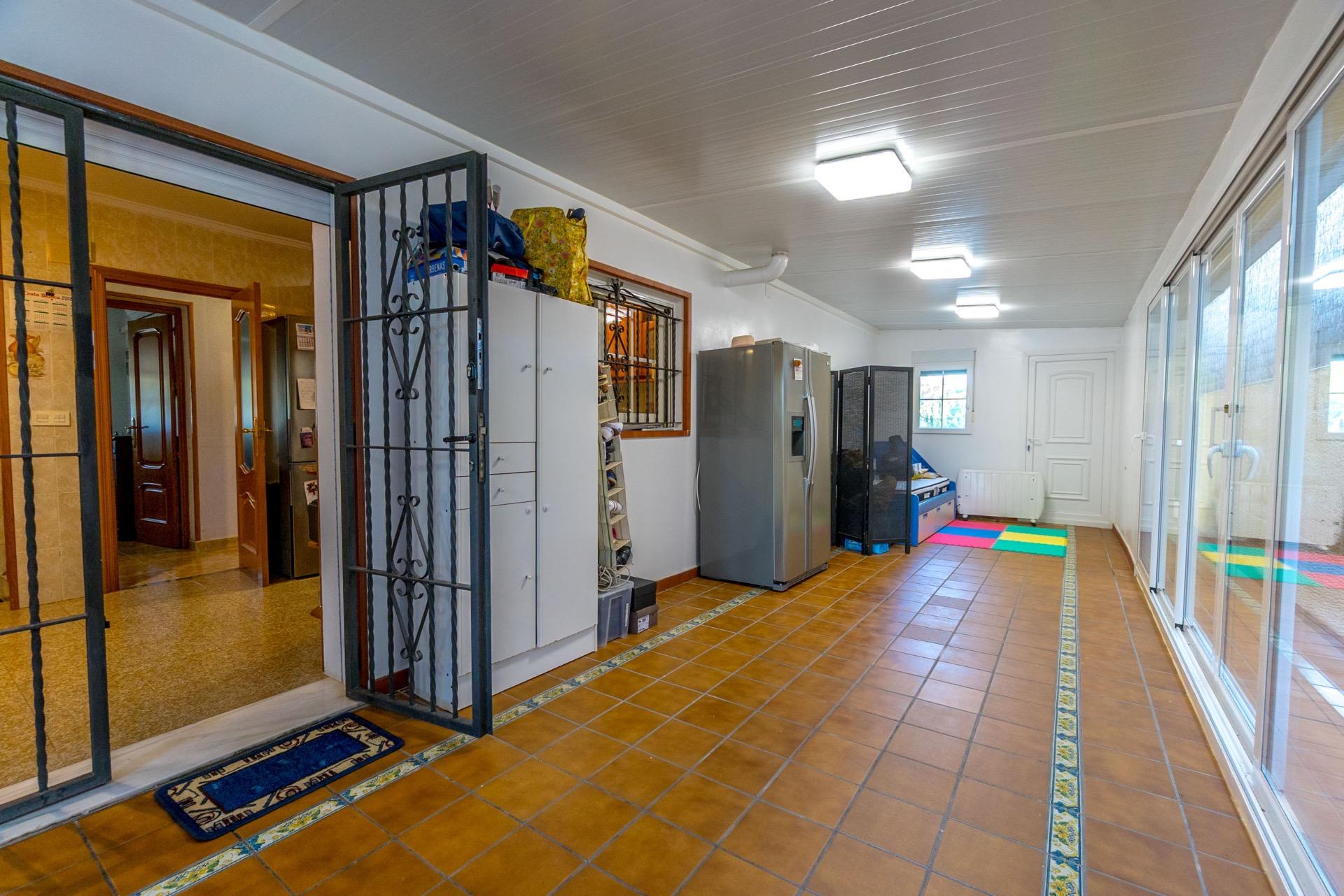 4-Bedroom Villa in La Siesta, Torrevieja - Image 29