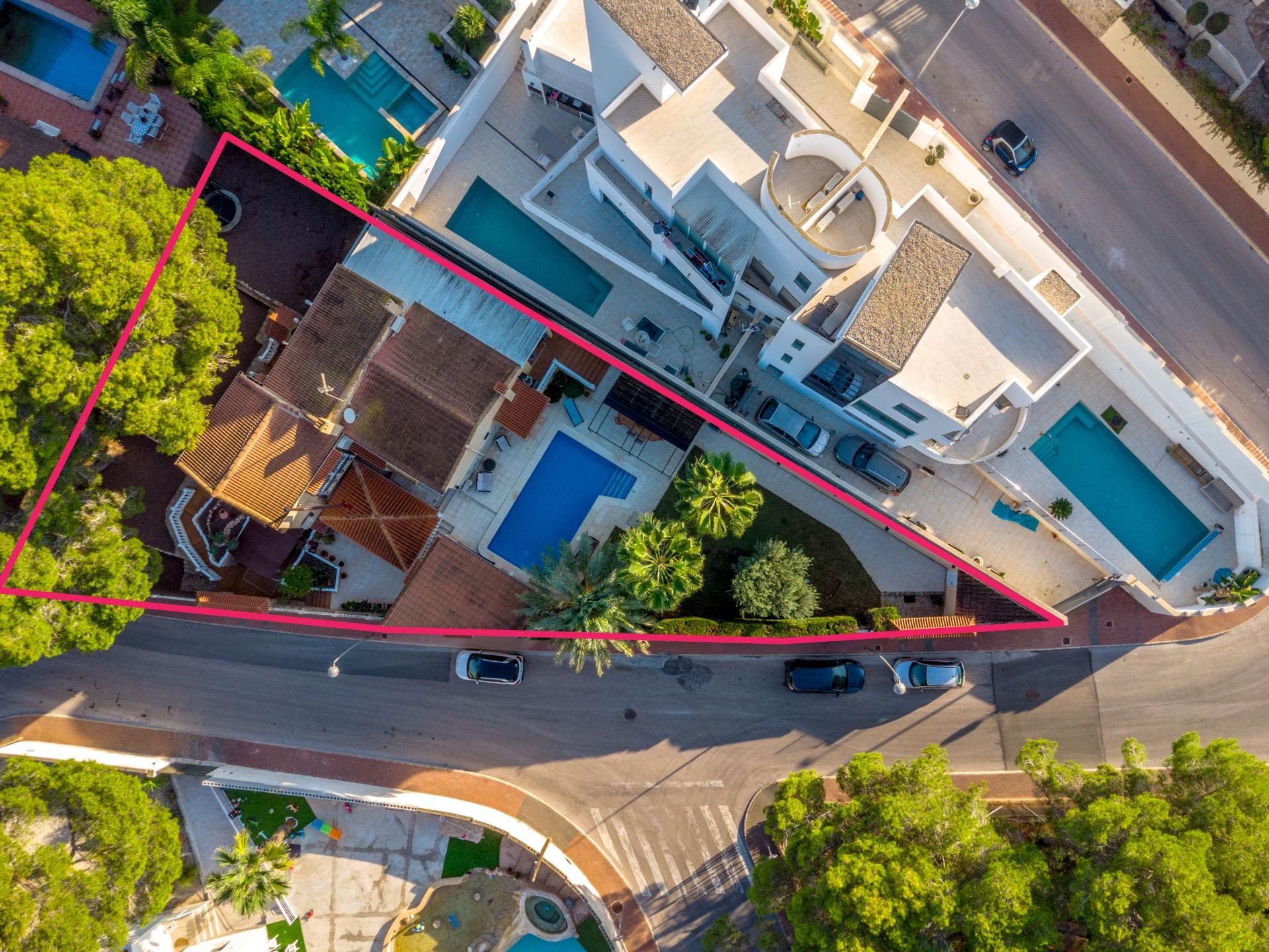 4-Bedroom Villa in La Siesta, Torrevieja - Image 3