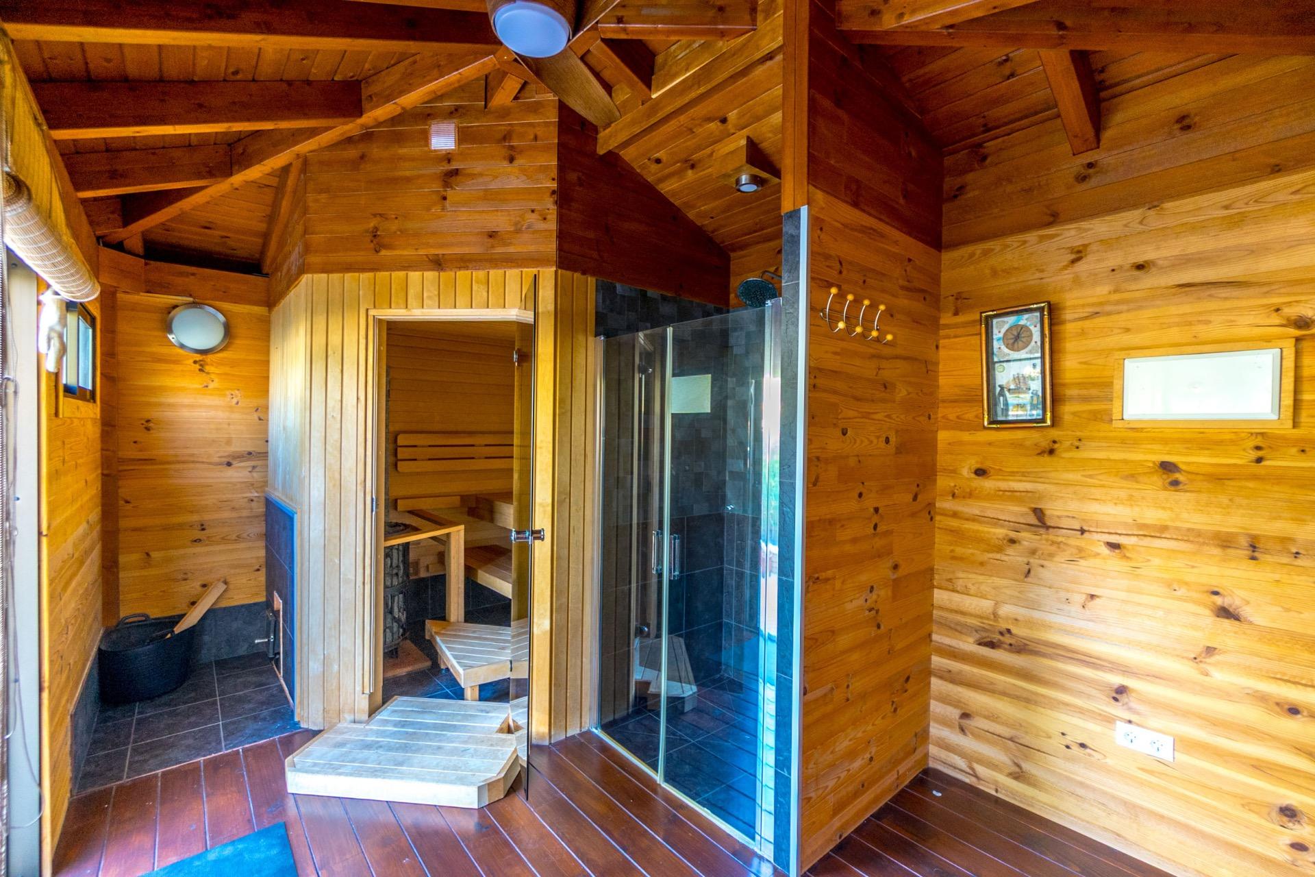 4-Bedroom Villa in La Siesta, Torrevieja - Image 37