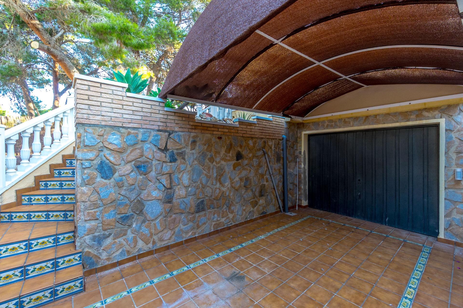 4-Bedroom Villa in La Siesta, Torrevieja - Image 39