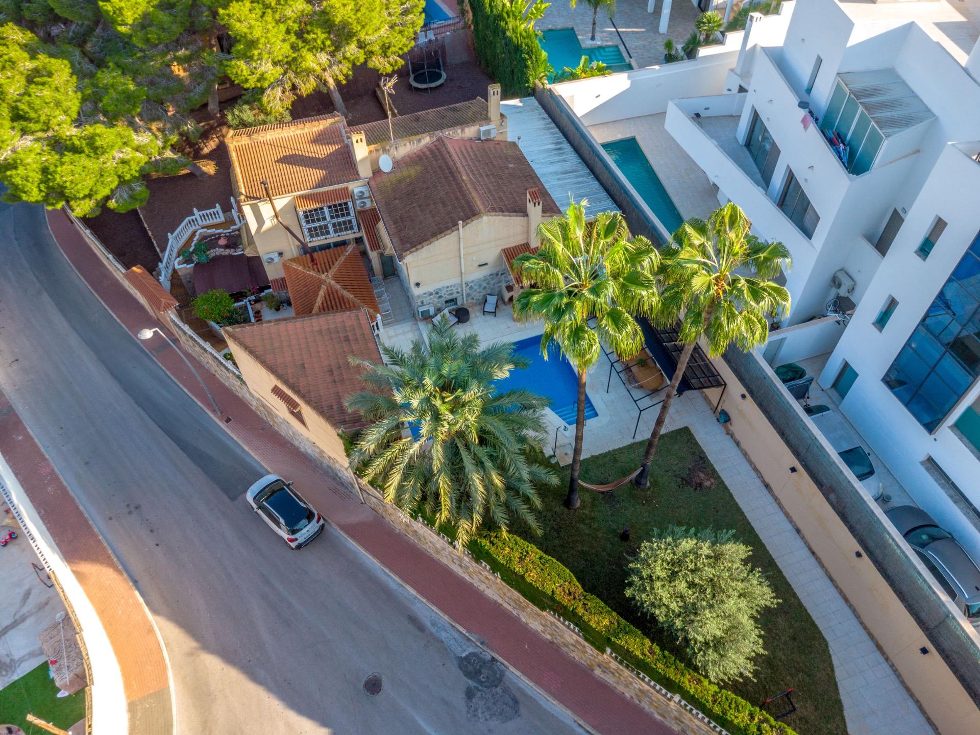 4-Bedroom Villa in La Siesta, Torrevieja - Image 4