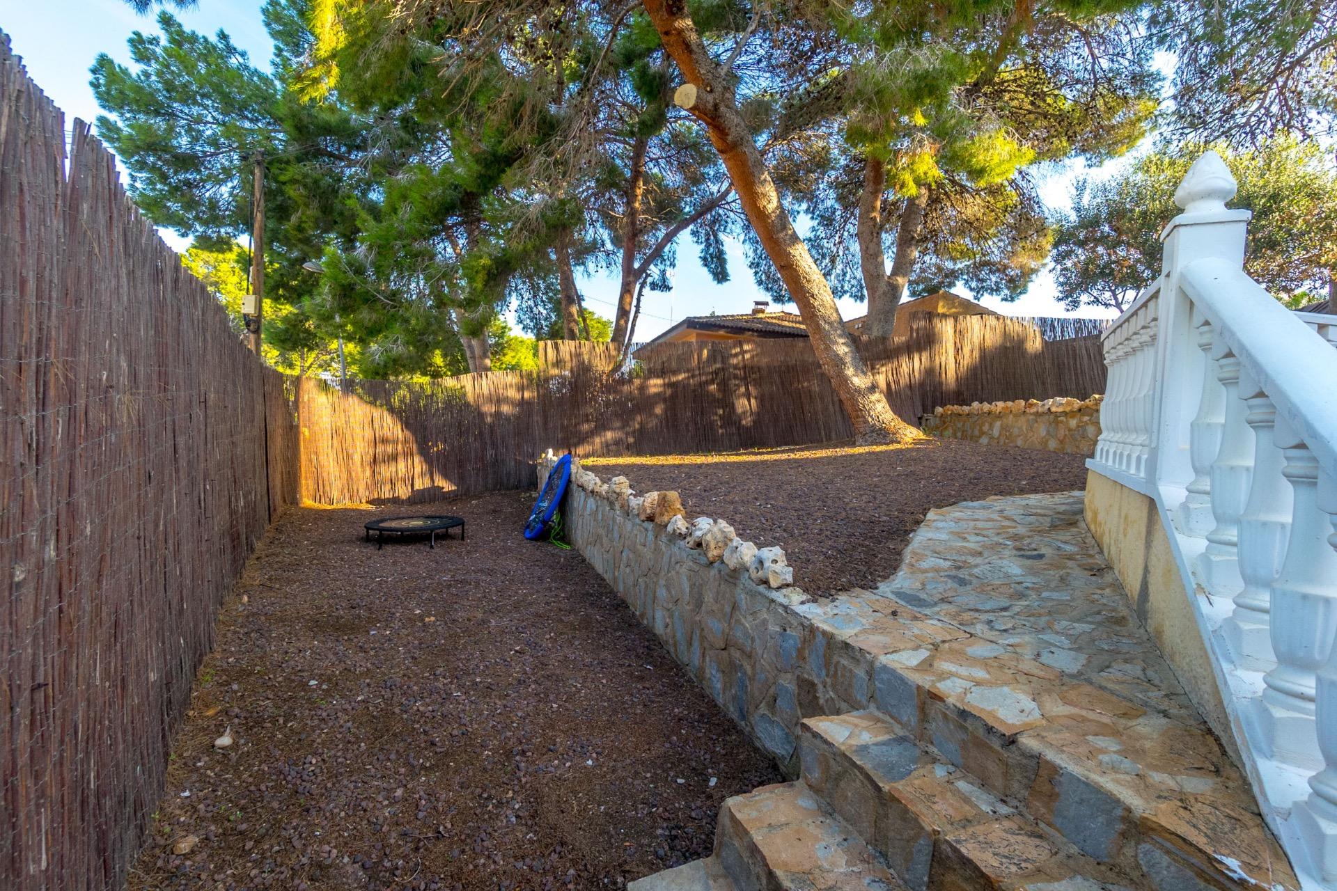 4-Bedroom Villa in La Siesta, Torrevieja - Image 40