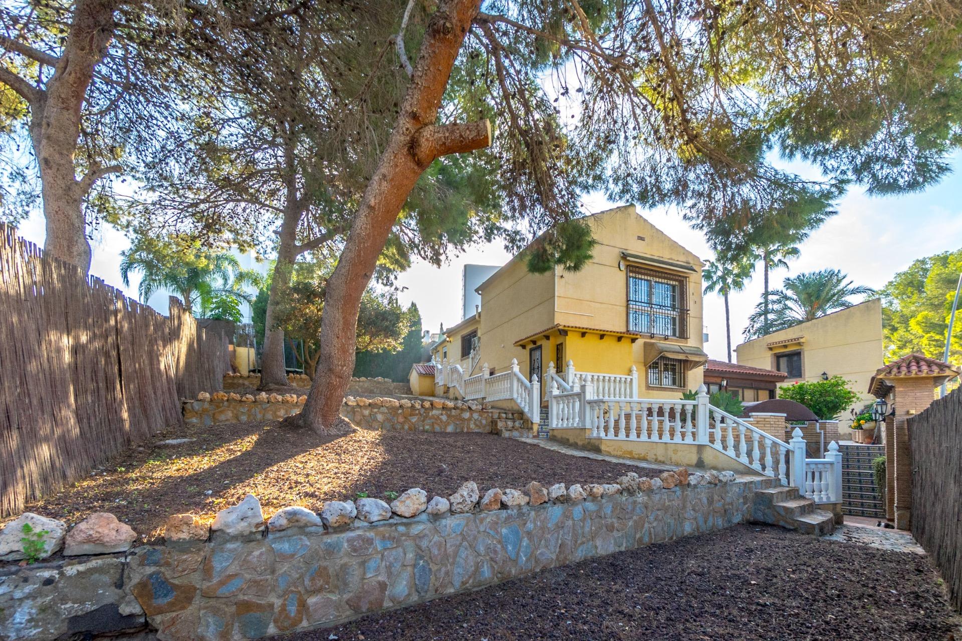 4-Bedroom Villa in La Siesta, Torrevieja - Image 41