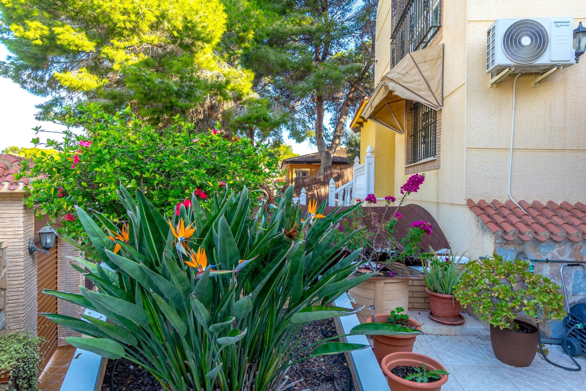 4-Bedroom Villa in La Siesta, Torrevieja - Image 44