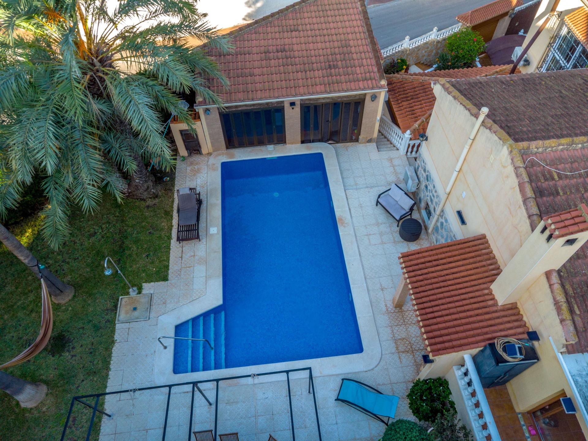 4-Bedroom Villa in La Siesta, Torrevieja - Image 9