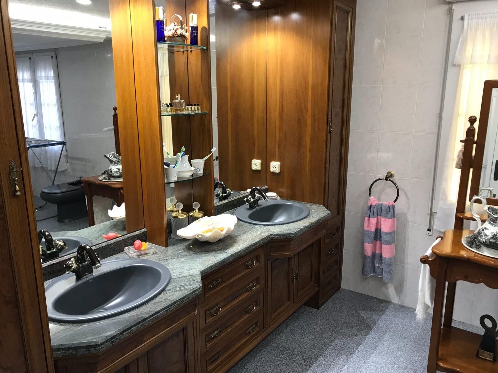 7-Bedroom Villa in Cabo Roig - Image 16