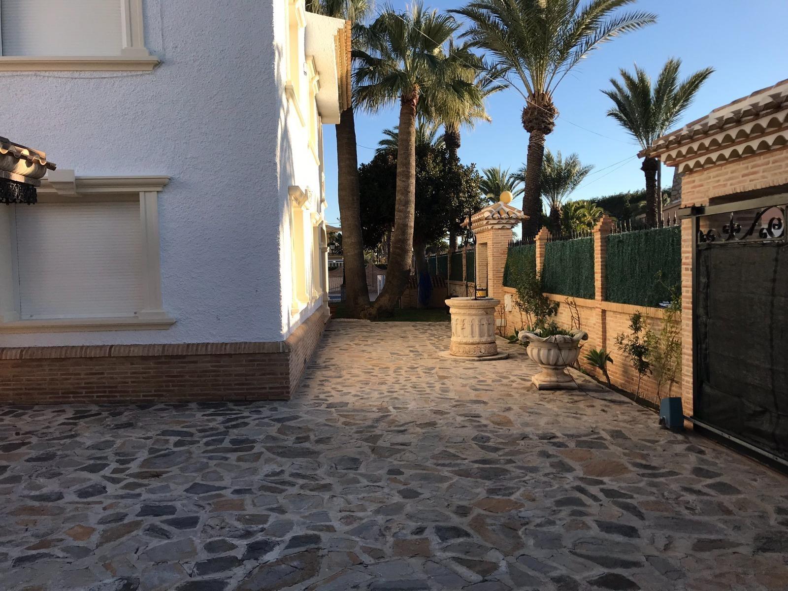 7-Bedroom Villa in Cabo Roig - Image 9