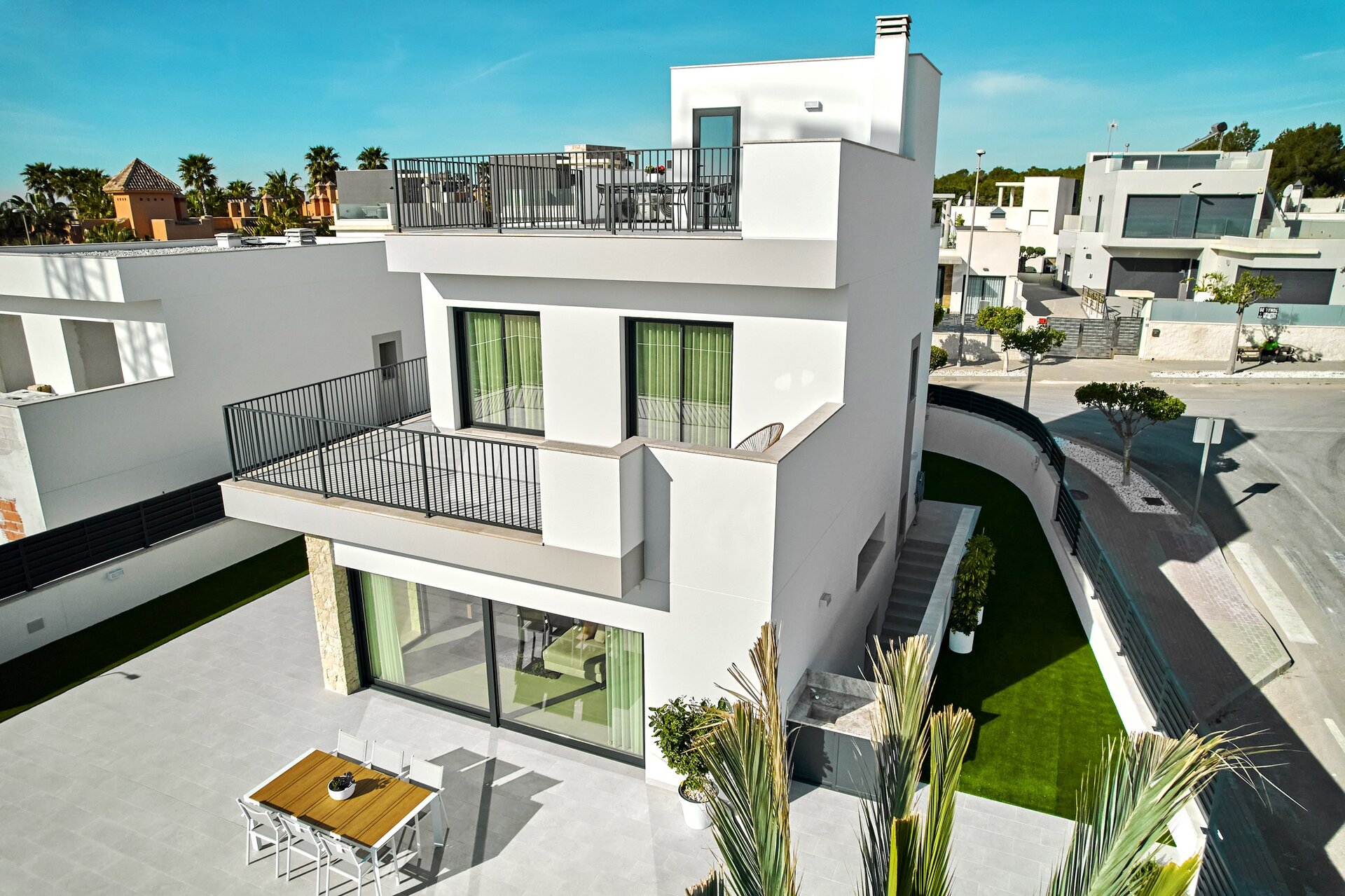3-Bedroom Villa in San Miguel de Salinas - Image 10