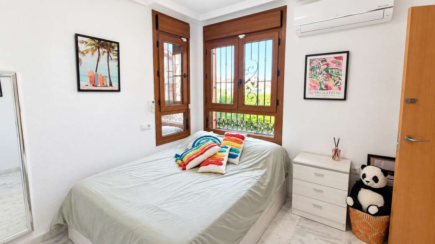 3-Bedroom Villa in Comunidad Valenciana, Algorfa - Image 18