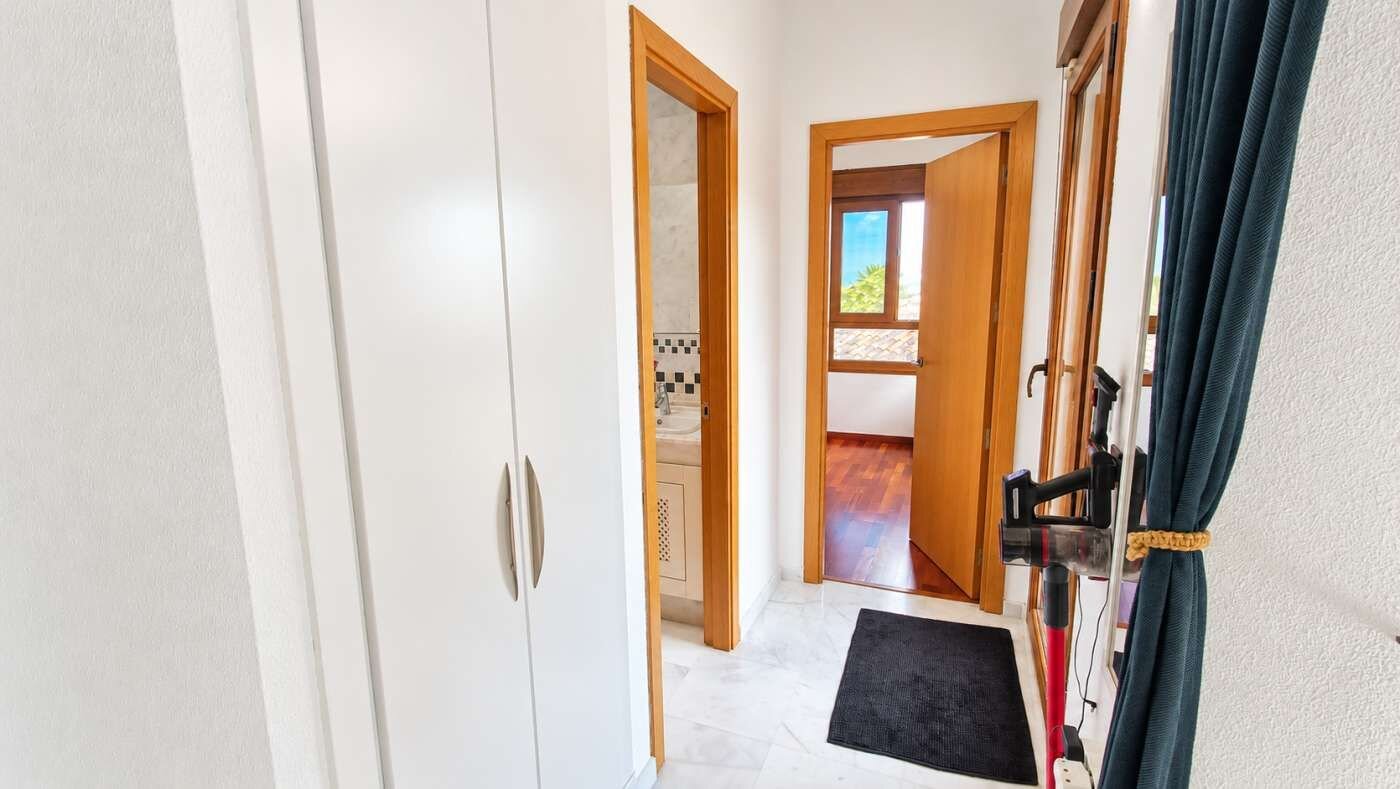 3-Bedroom Villa in Comunidad Valenciana, Algorfa - Image 27