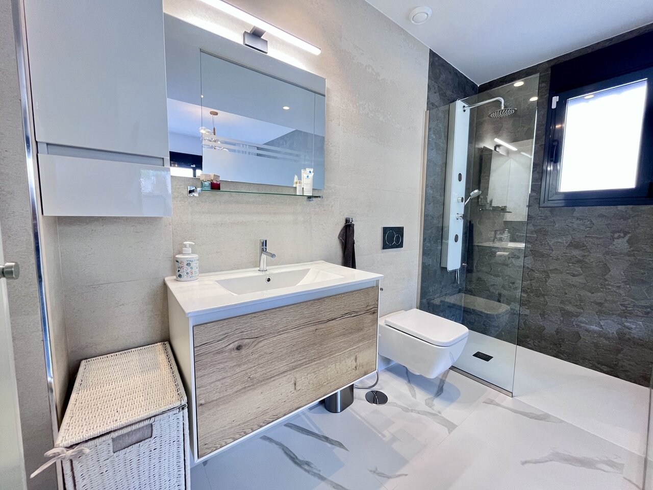 2-Bedroom Apartment in San Miguel de Salinas - Image 11