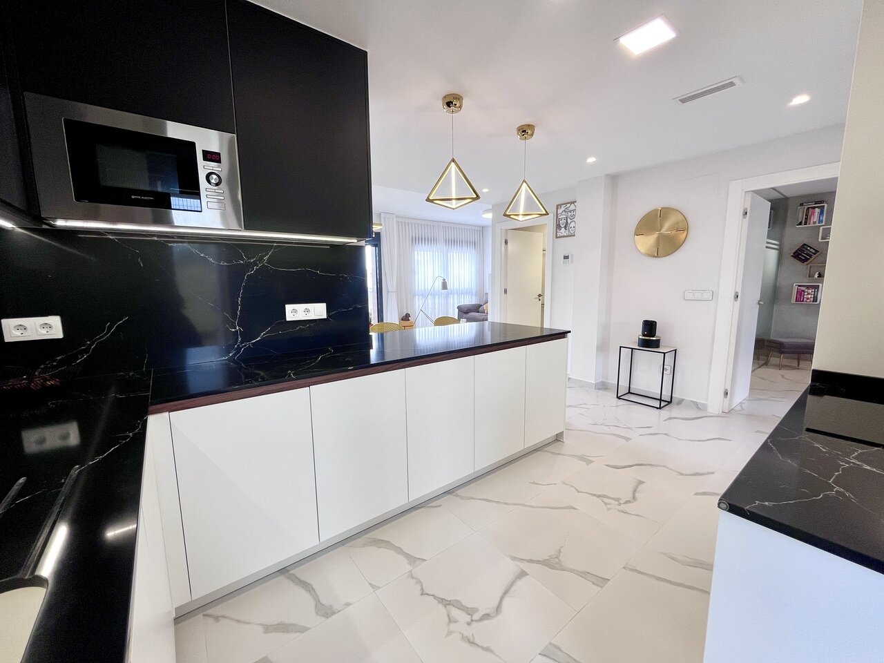 2-Bedroom Apartment in San Miguel de Salinas - Image 4