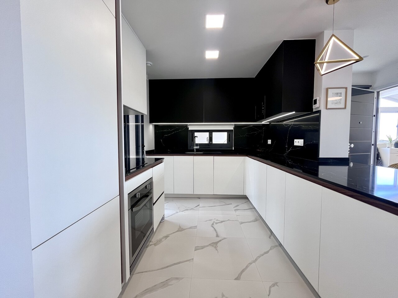 2-Bedroom Apartment in San Miguel de Salinas - Image 5