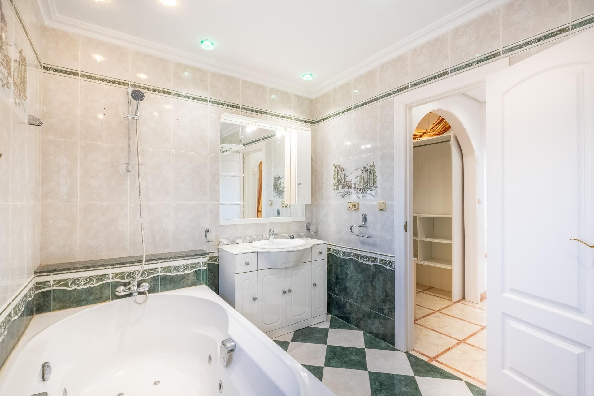 Villa met 6 Slaapkamers in La Siesta - El Salado - Torreta, Torrevieja - Image 30