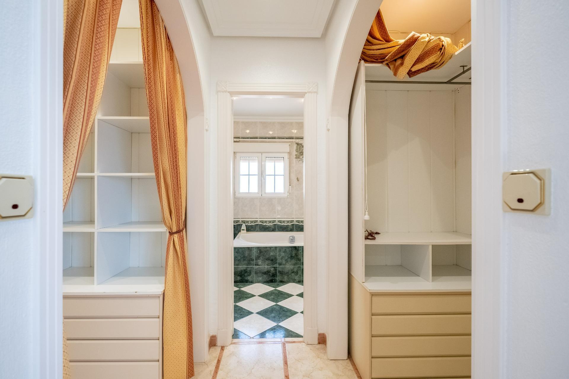 Villa met 6 Slaapkamers in La Siesta - El Salado - Torreta, Torrevieja - Image 31