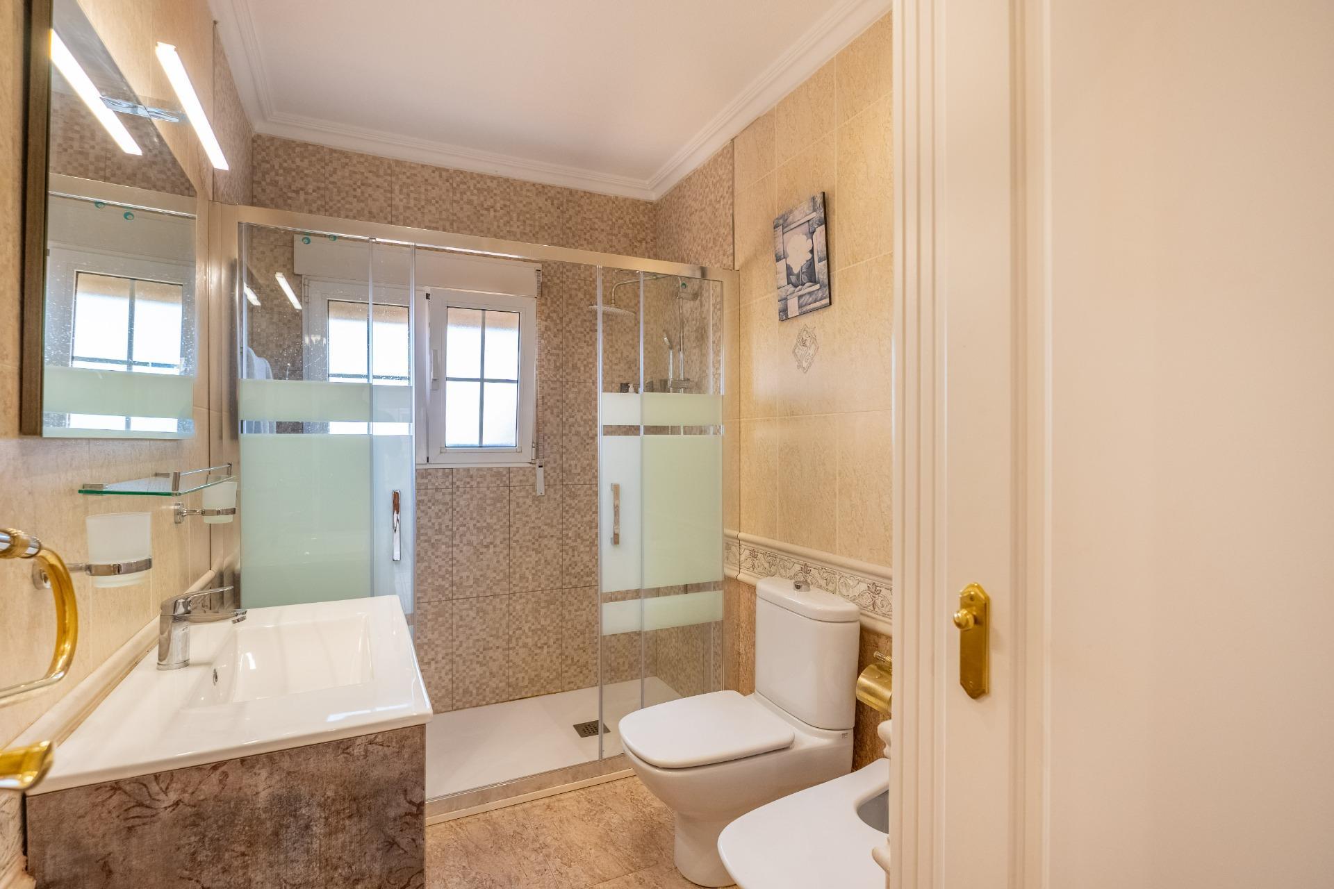 Villa met 6 Slaapkamers in La Siesta - El Salado - Torreta, Torrevieja - Image 36