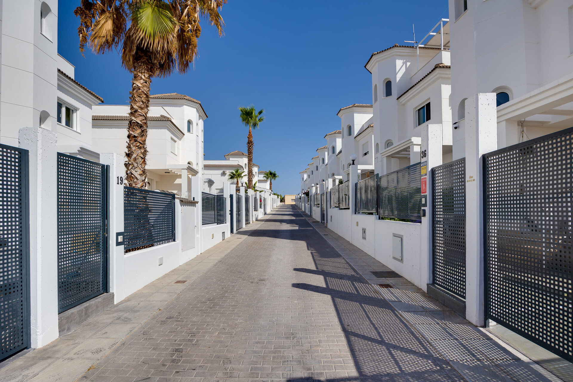 3-Bedroom Detached House in San Fulgencio - Image 25