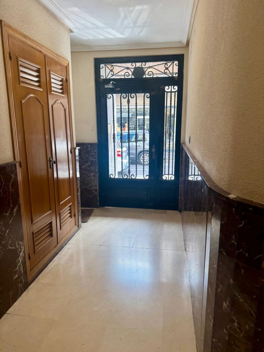 5-Bedroom Apartment in Torrevieja - Image 20