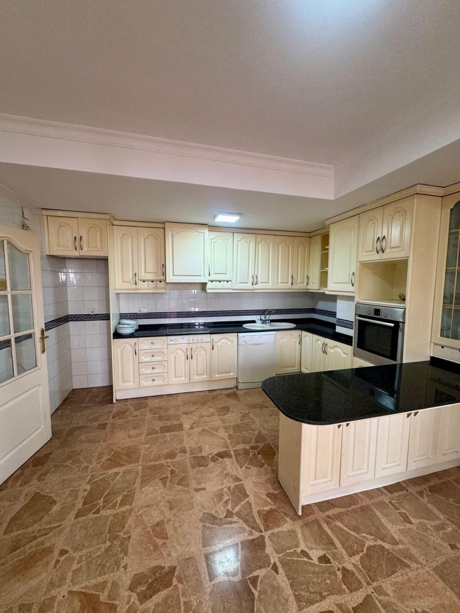 5-Bedroom Apartment in Torrevieja - Image 3