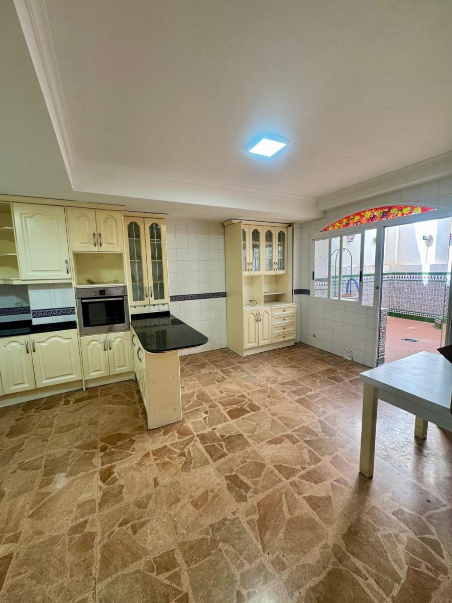 5-Bedroom Apartment in Torrevieja - Image 6