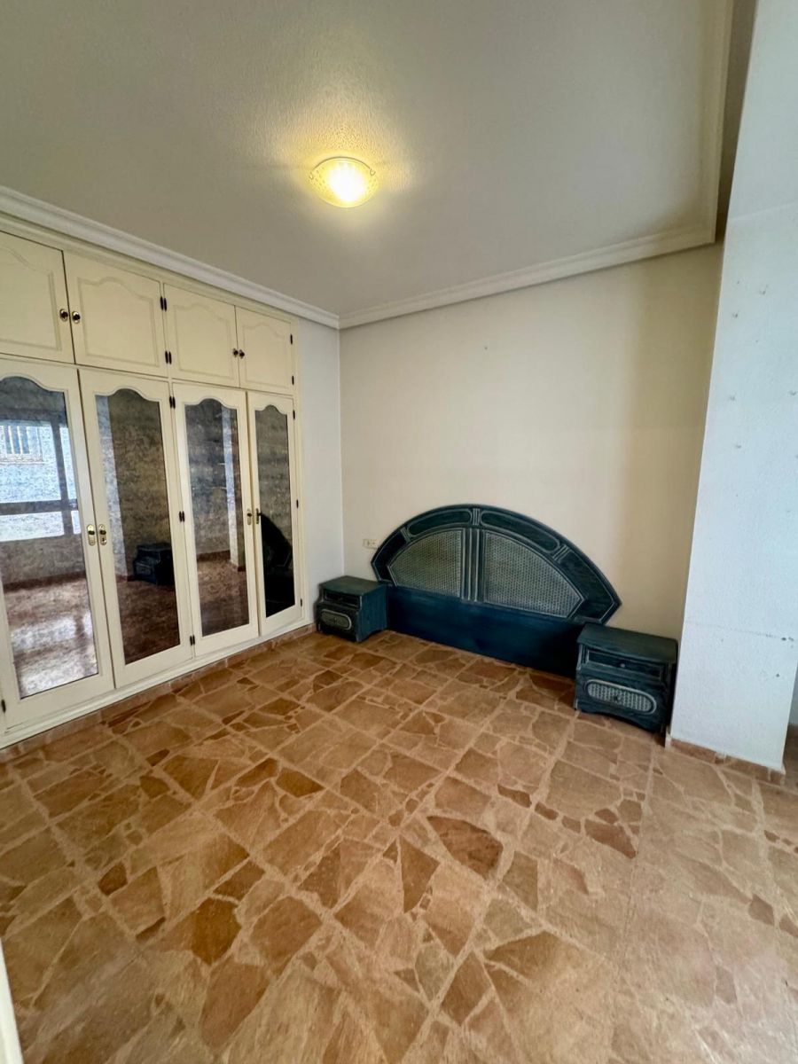 5-Bedroom Apartment in Torrevieja - Image 8