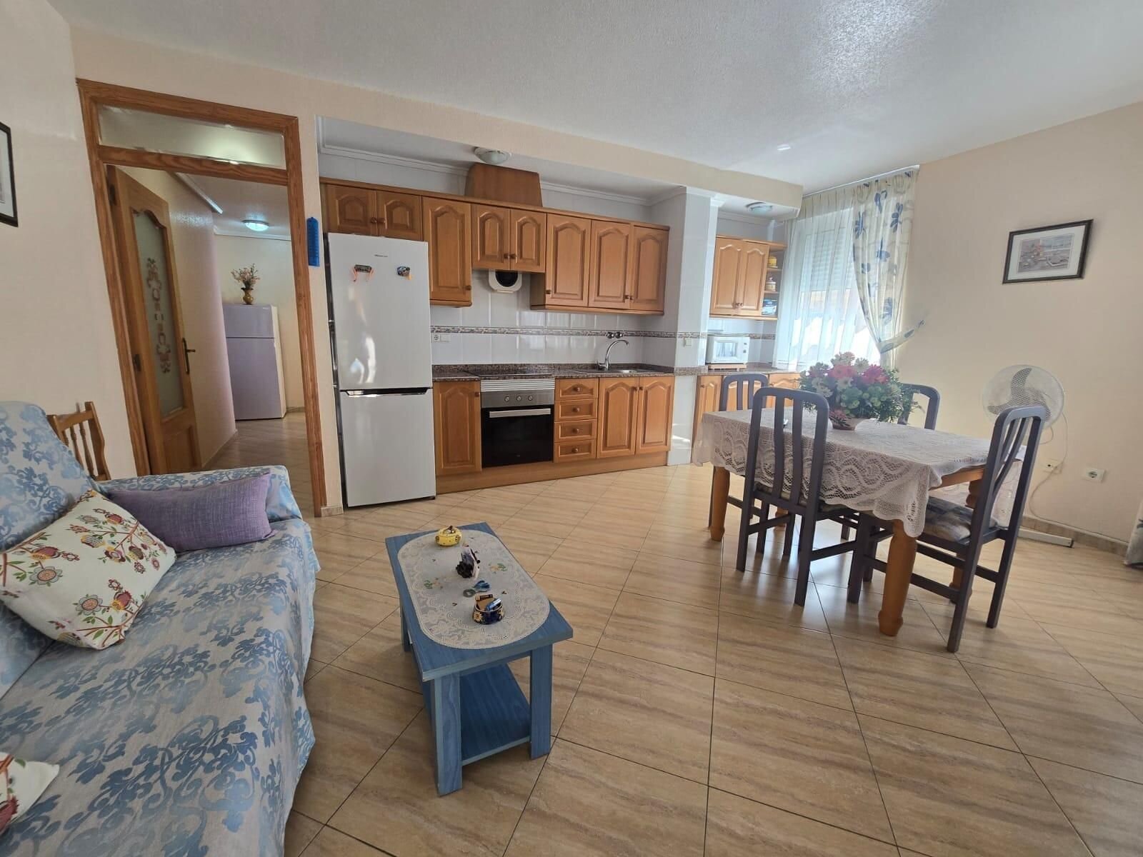 2-Bedroom Apartment in Estacion de Autobuses, Torrevieja - Image 11