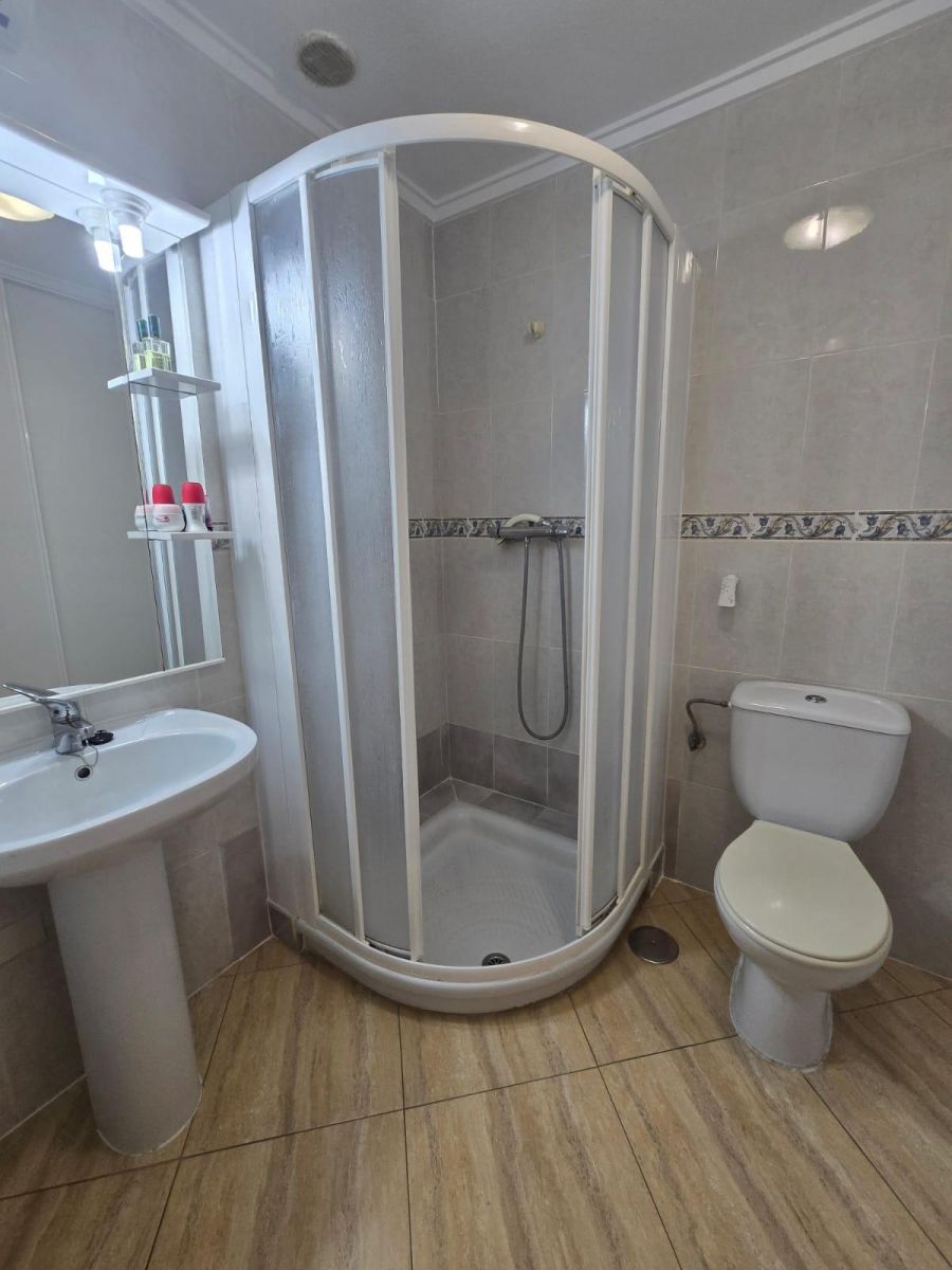 Apartamento de 2 Dormitorios en Estacion de Autobuses, Torrevieja - Image 22
