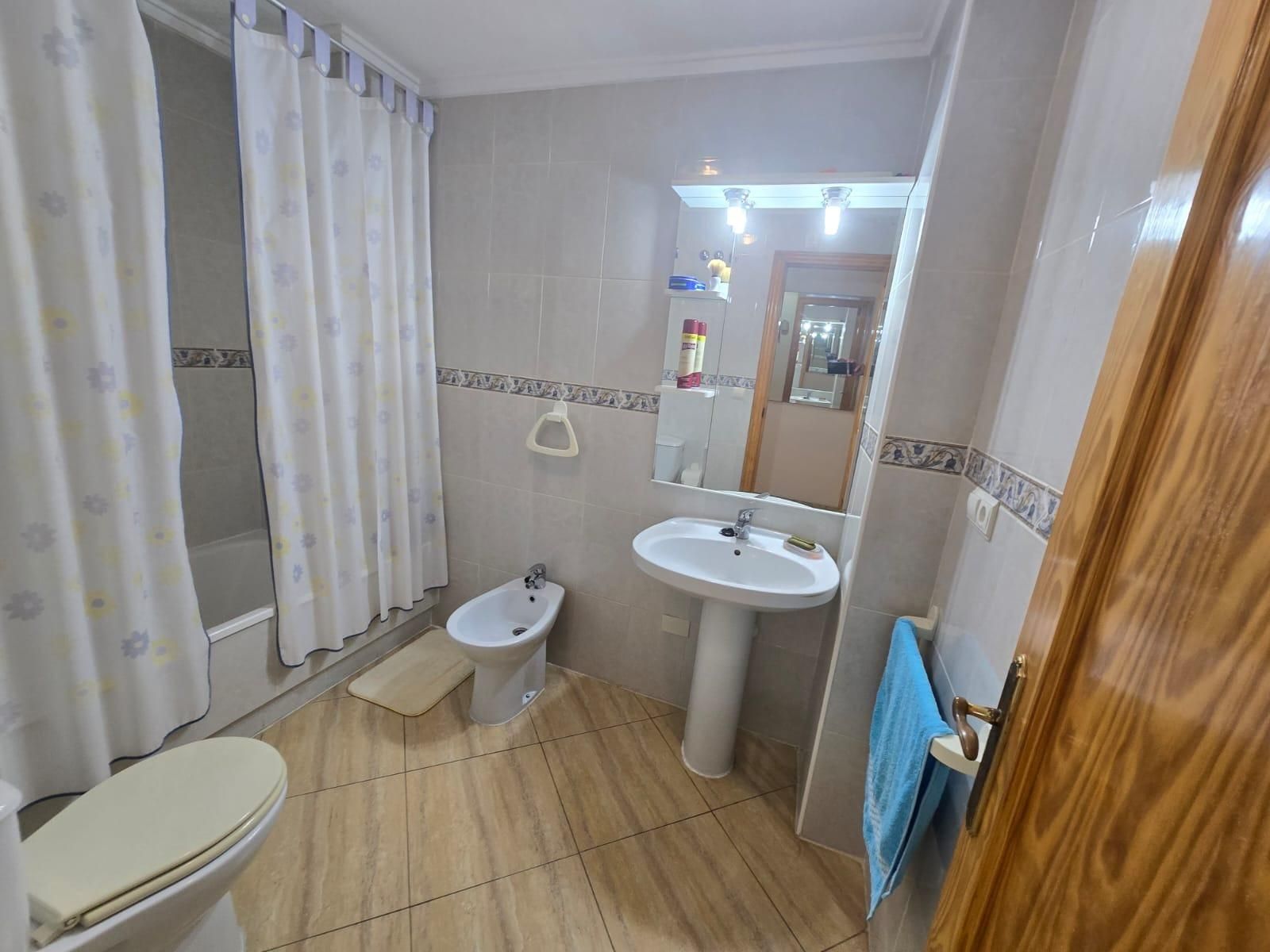 Apartamento de 2 Dormitorios en Estacion de Autobuses, Torrevieja - Image 23
