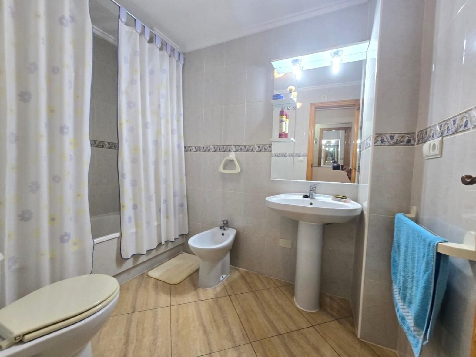 2-Bedroom Apartment in Estacion de Autobuses, Torrevieja - Image 24