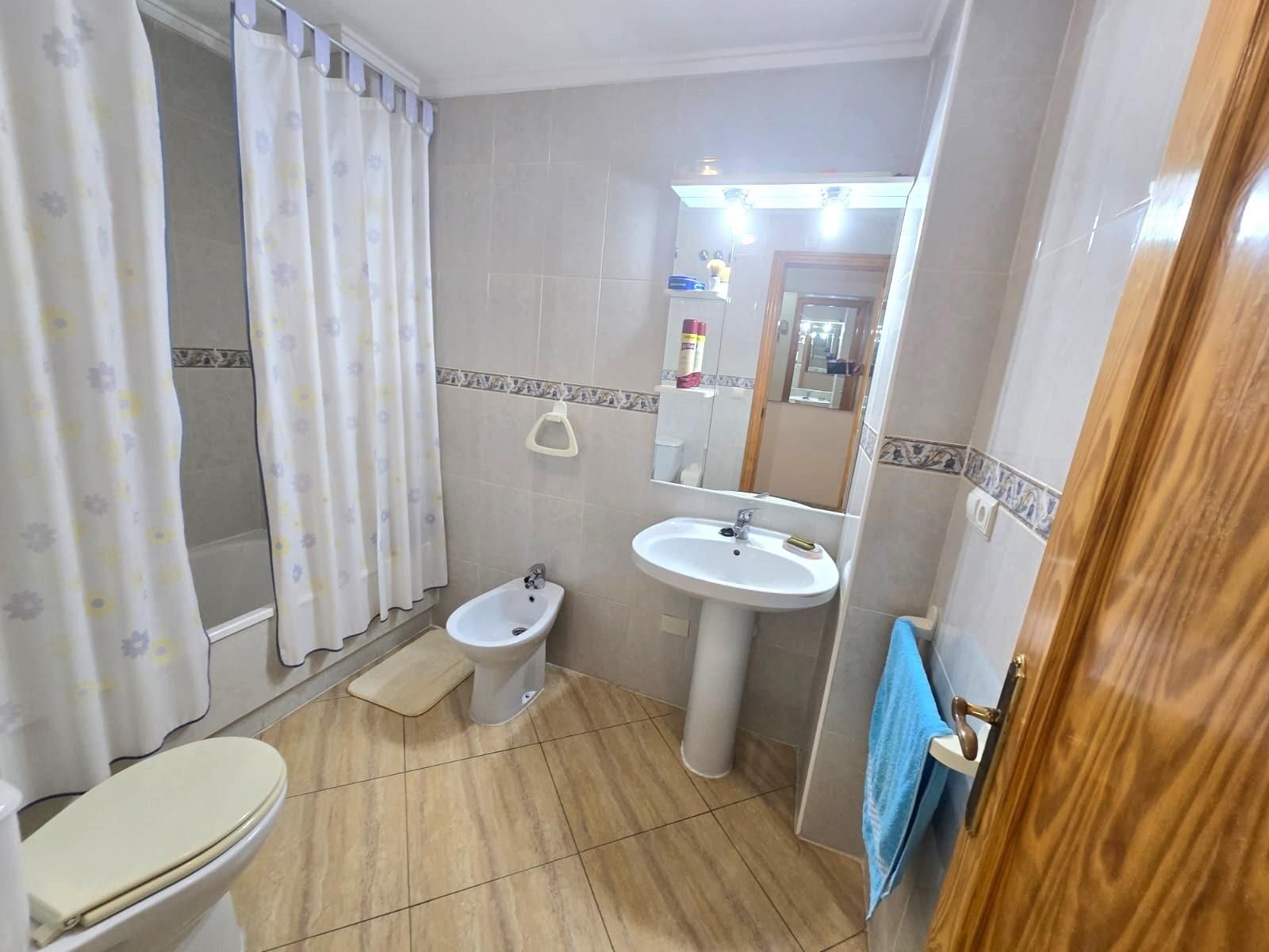 Apartamento de 2 Dormitorios en Estacion de Autobuses, Torrevieja - Image 25