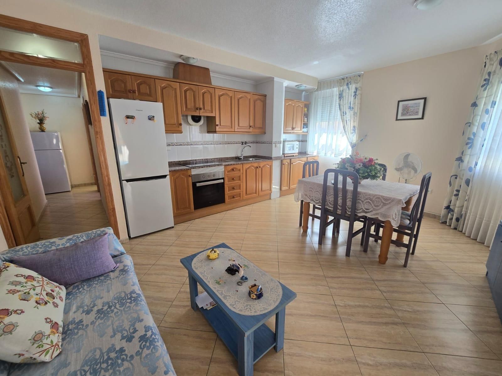 Apartamento de 2 Dormitorios en Estacion de Autobuses, Torrevieja - Image 3