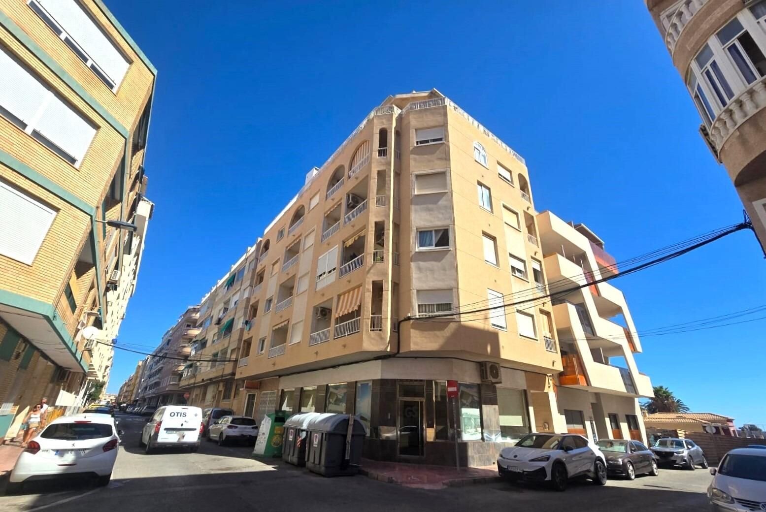 2-Bedroom Apartment in Estacion de Autobuses, Torrevieja - Image 31