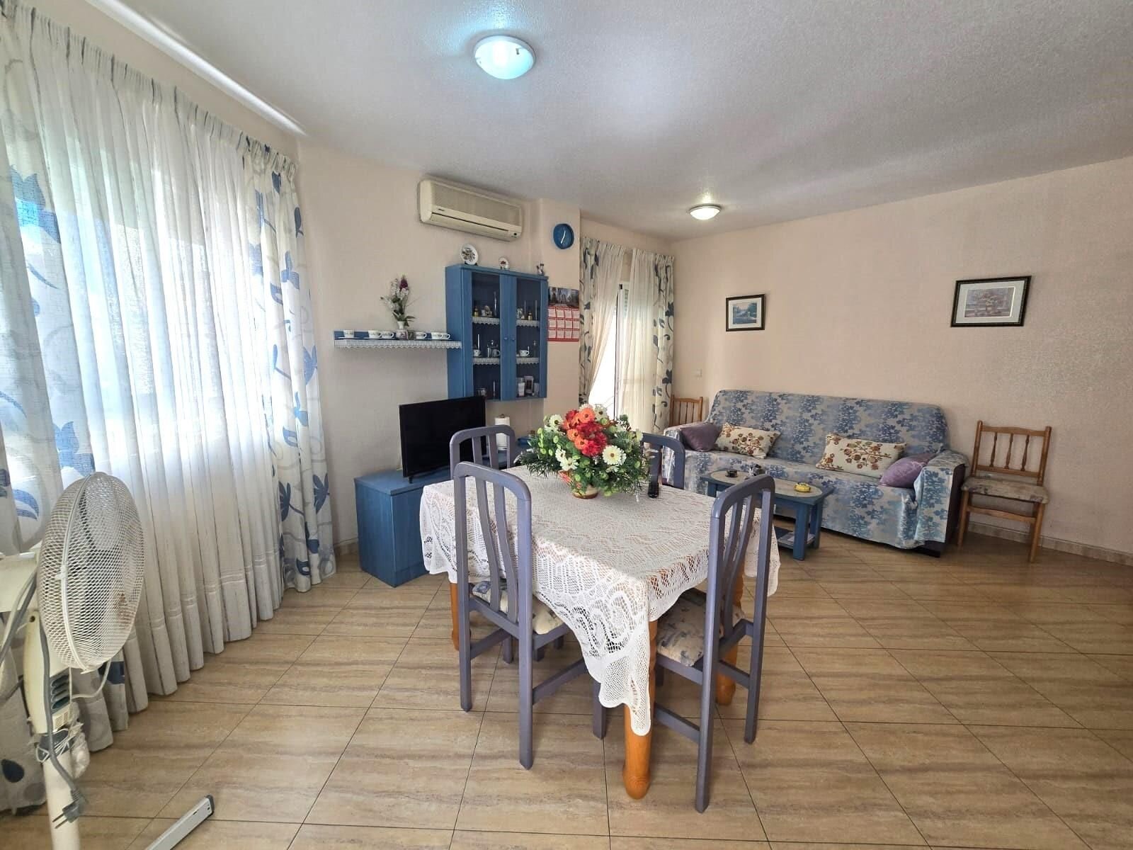 2-Bedroom Apartment in Estacion de Autobuses, Torrevieja - Image 4