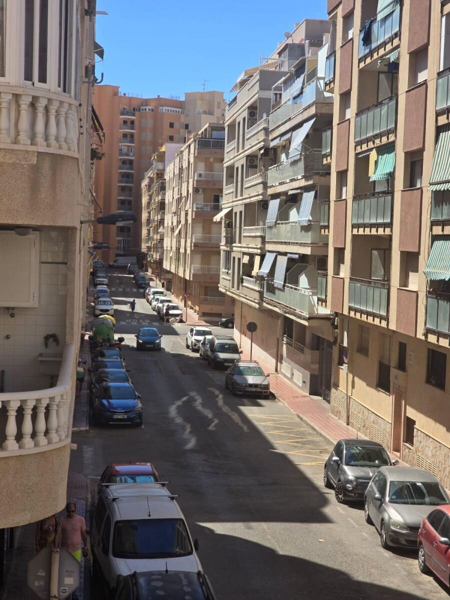 2-Bedroom Apartment in Estacion de Autobuses, Torrevieja - Image 7