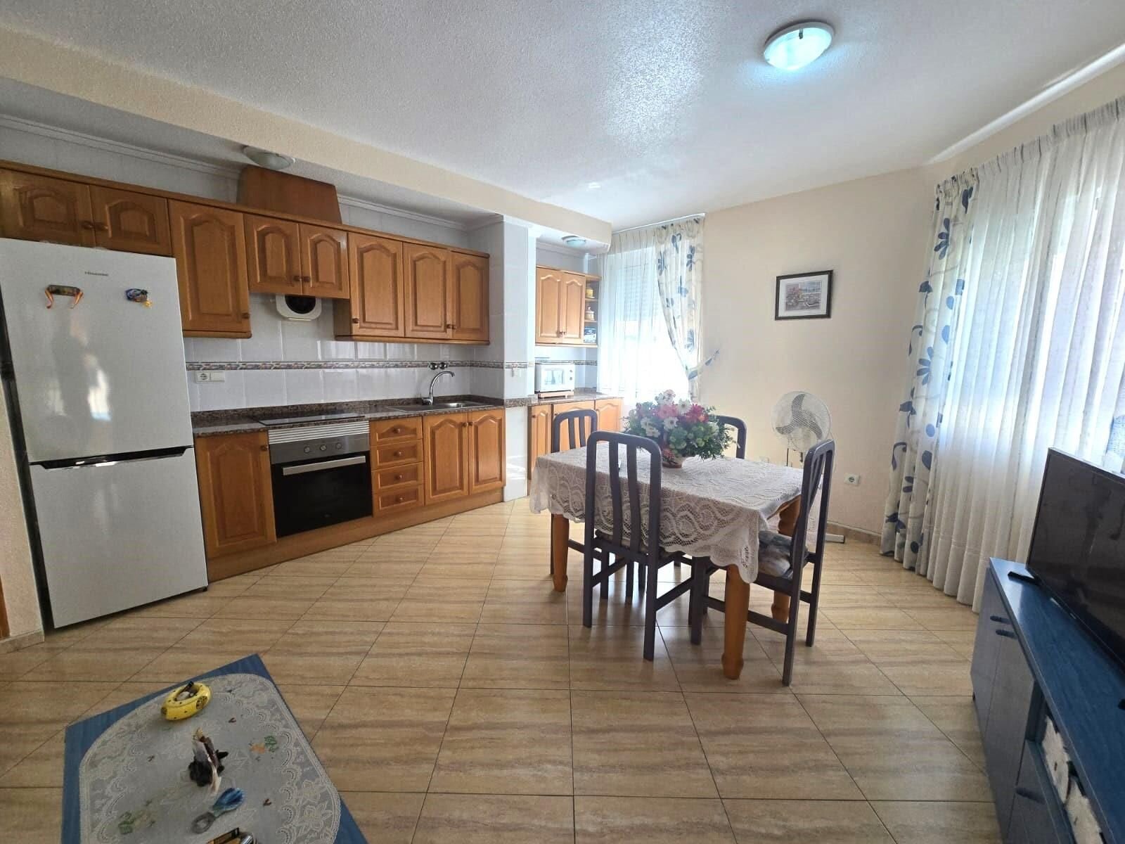 2-Bedroom Apartment in Estacion de Autobuses, Torrevieja - Image 8