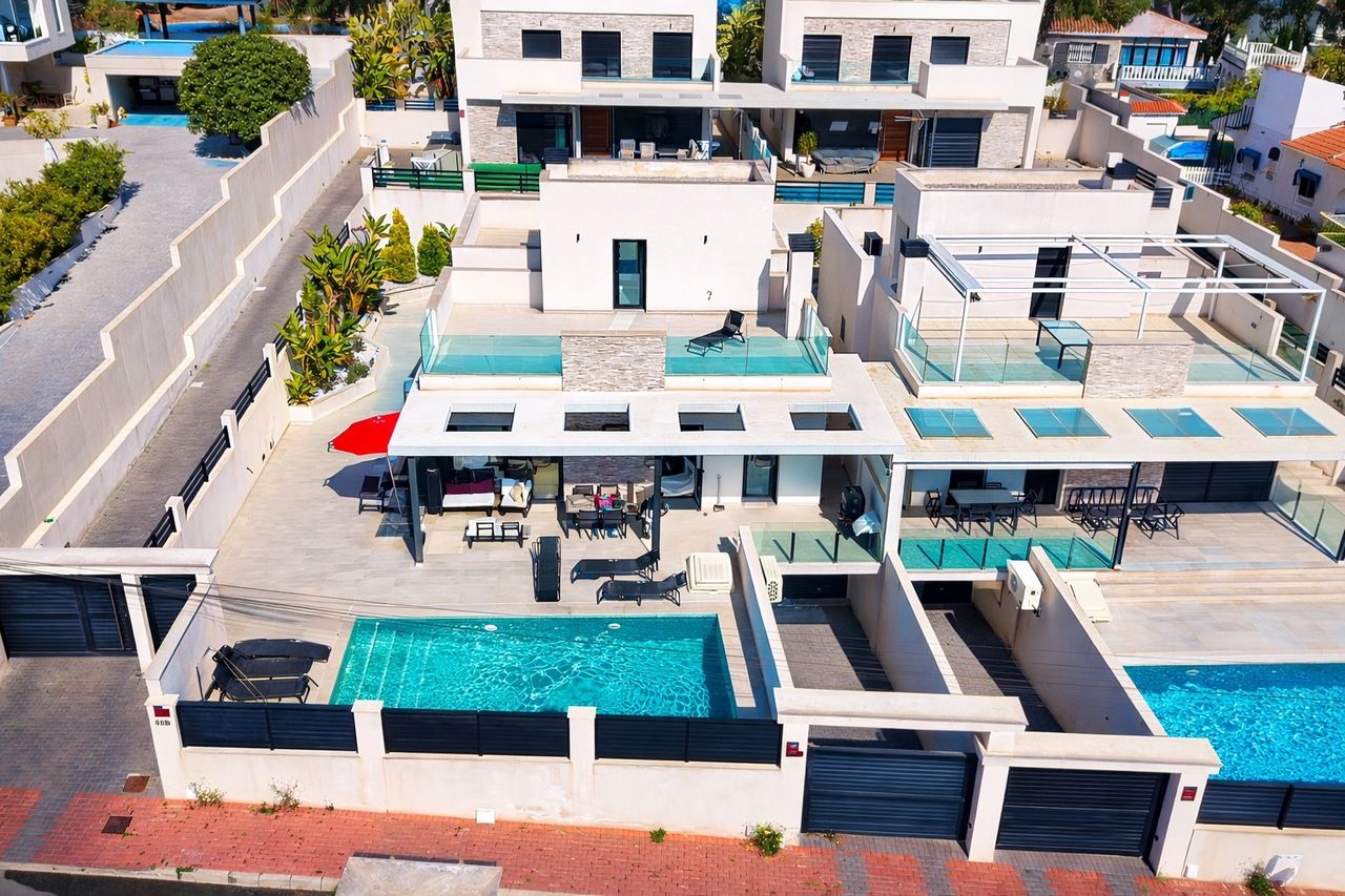 5-Bedroom Villa in La Siesta, Torrevieja - Image 2