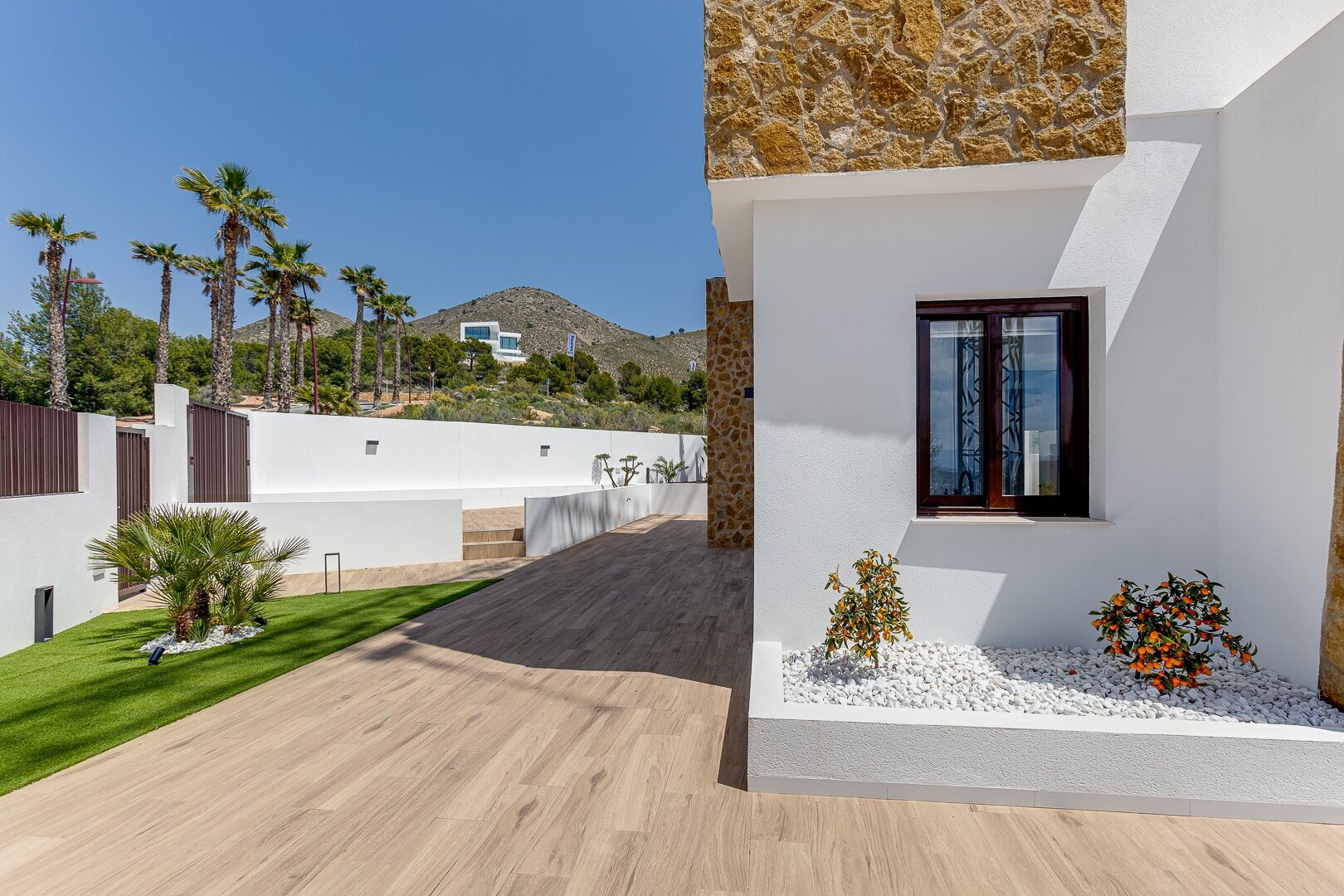 3-Bedroom Detached House in Finestrat - Image 2