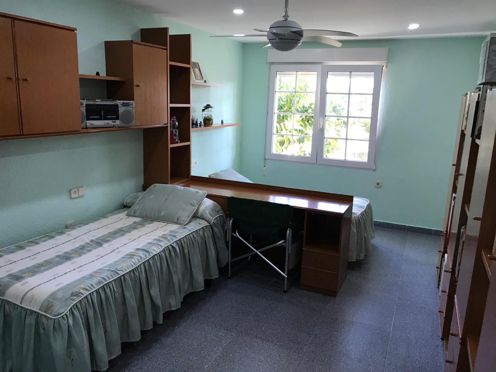 6-Bedroom Villa in Cabo Roig - Image 23