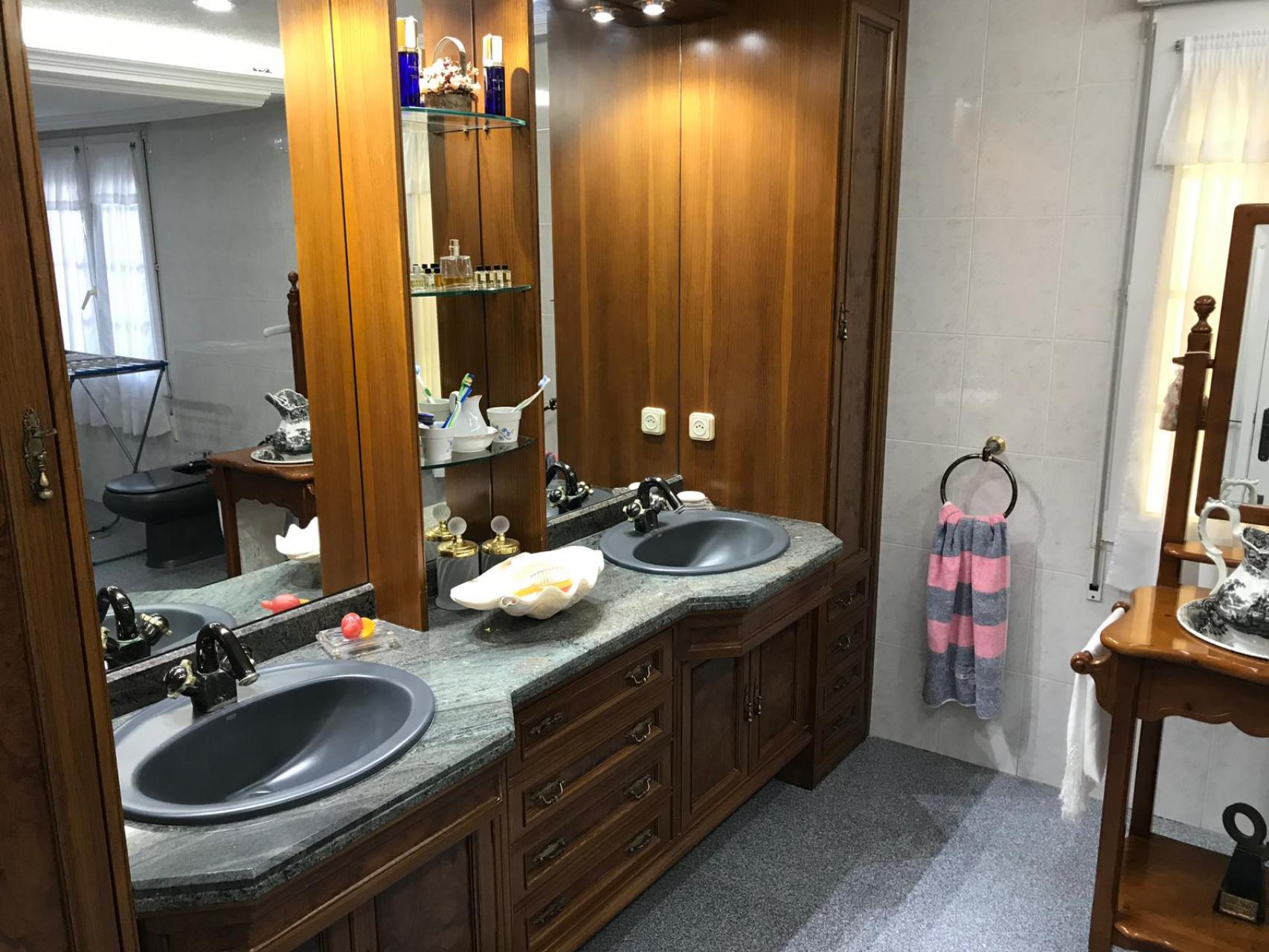 6-Bedroom Villa in Cabo Roig - Image 24