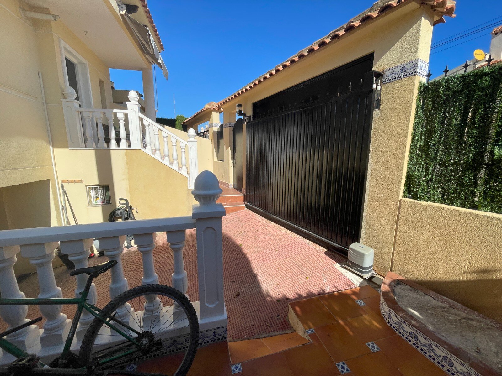 4-Bedroom Villa in Urbanizaciones, Guardamar del Segura - Image 15