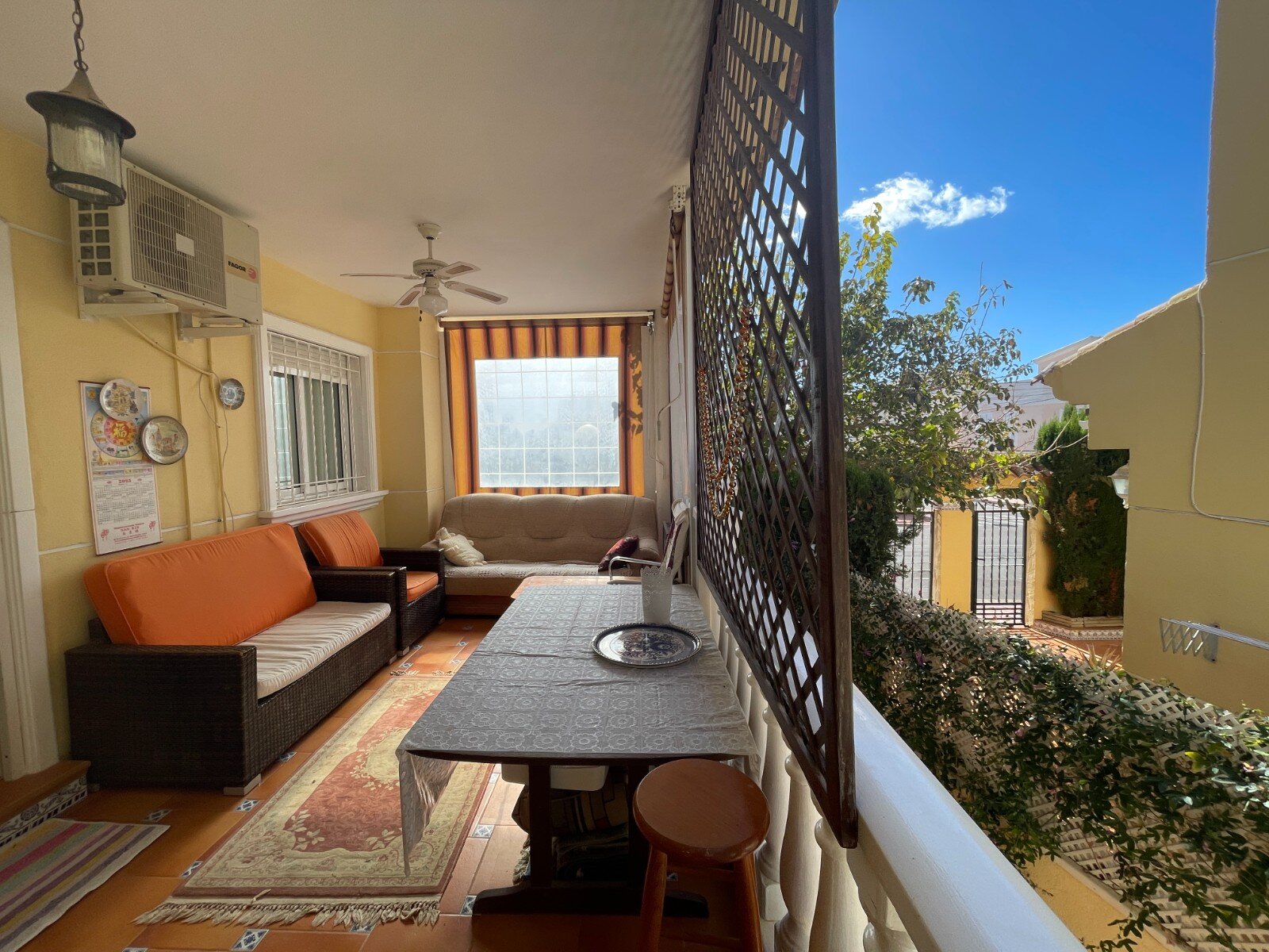 4-Bedroom Villa in Urbanizaciones, Guardamar del Segura - Image 2