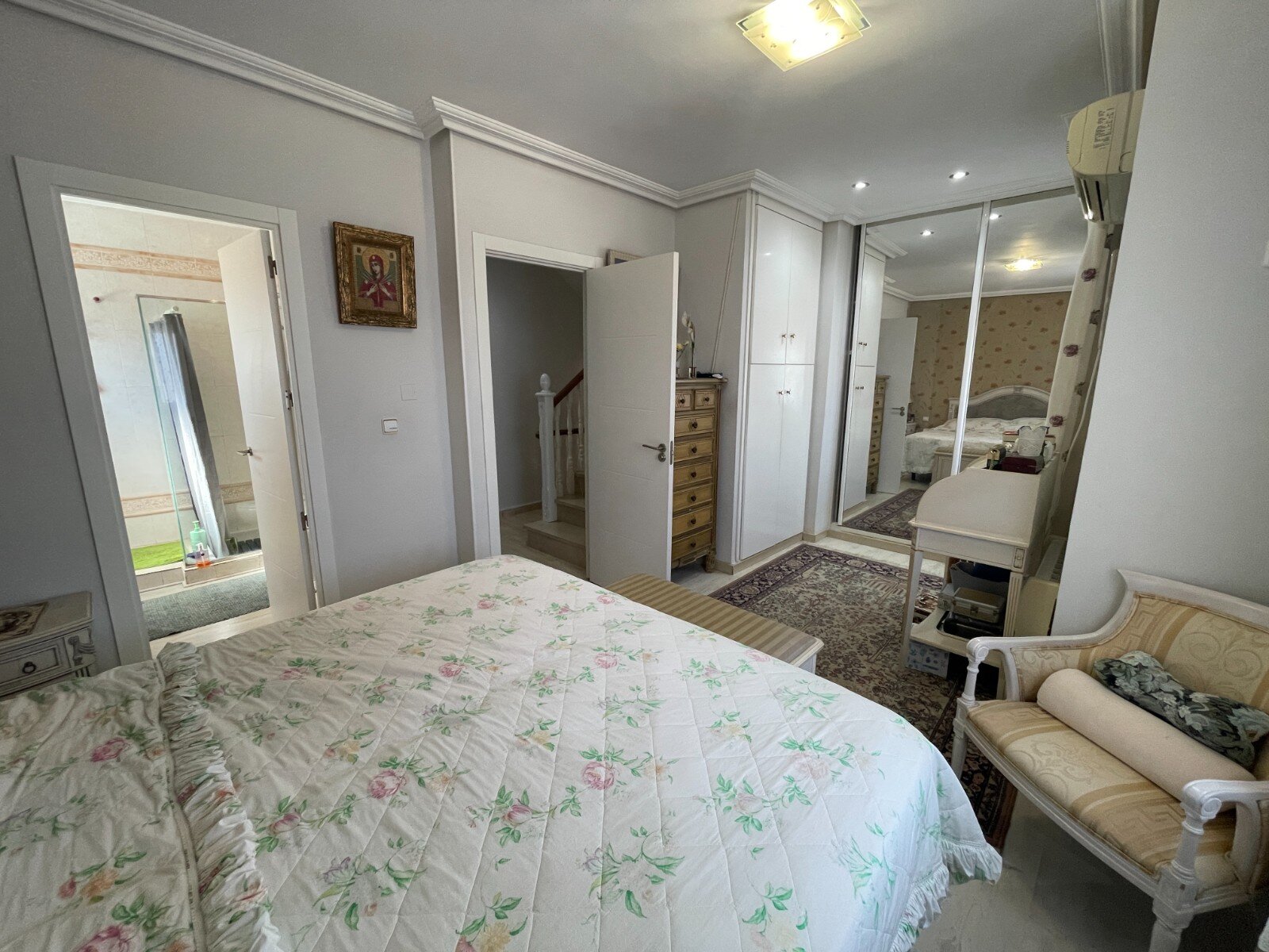 4-Bedroom Villa in Urbanizaciones, Guardamar del Segura - Image 5