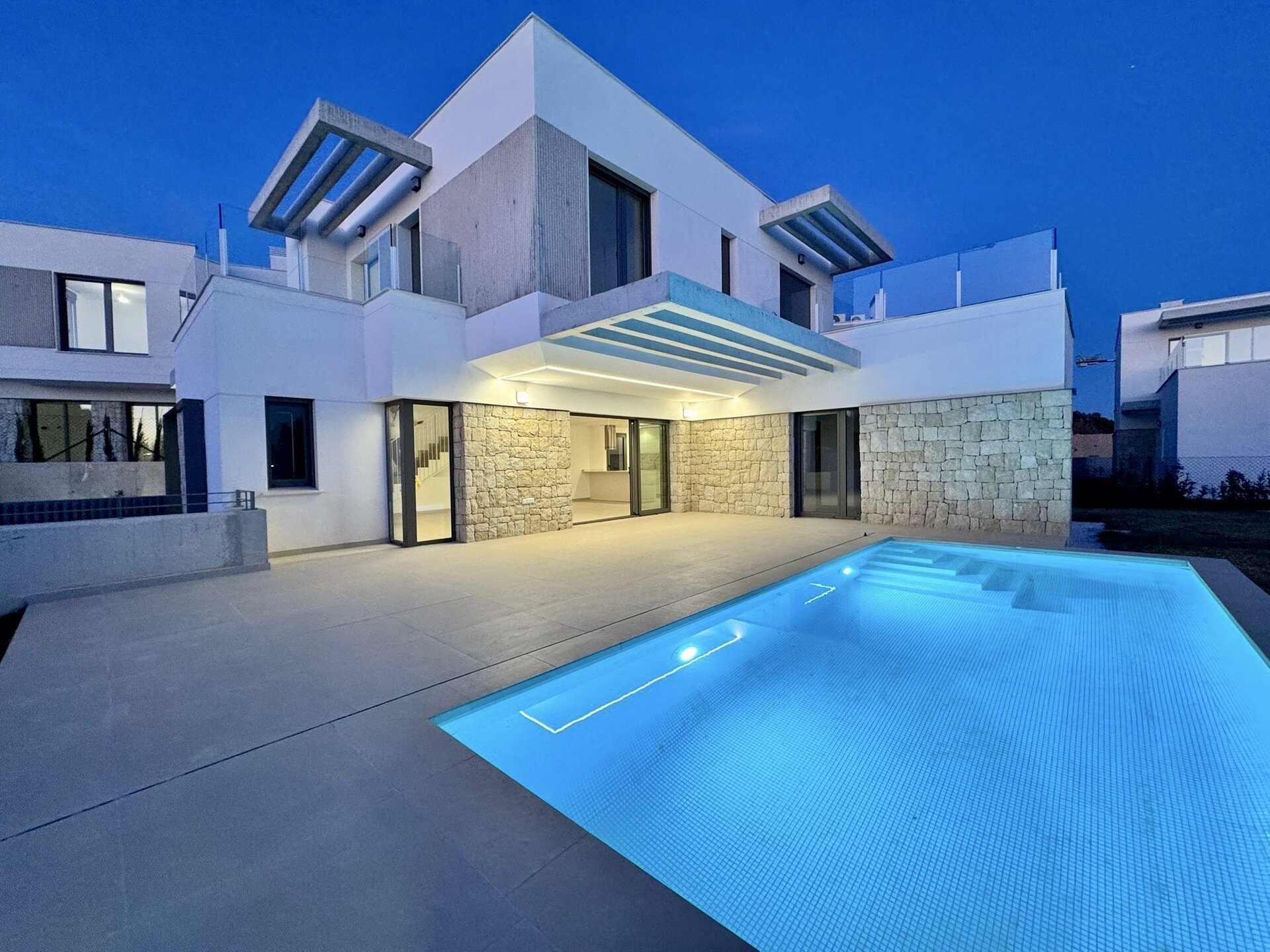 4-Bedroom Detached House in Finestrat - Image 5