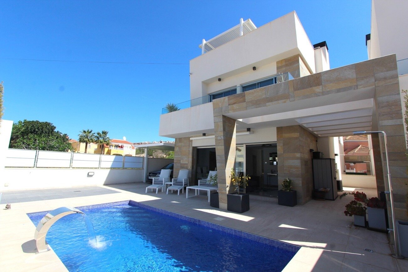 3-Bedroom Villa in Orihuela Costa - Image 1