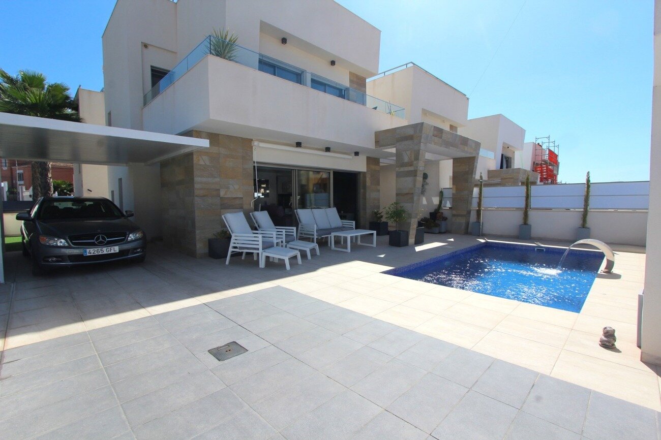 3-Bedroom Villa in Orihuela Costa - Image 2