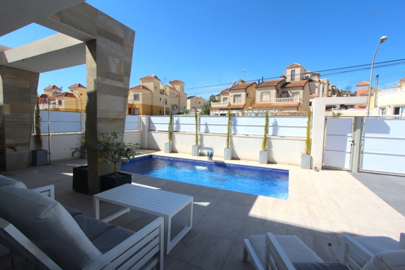 3-Bedroom Villa in Orihuela Costa - Image 4
