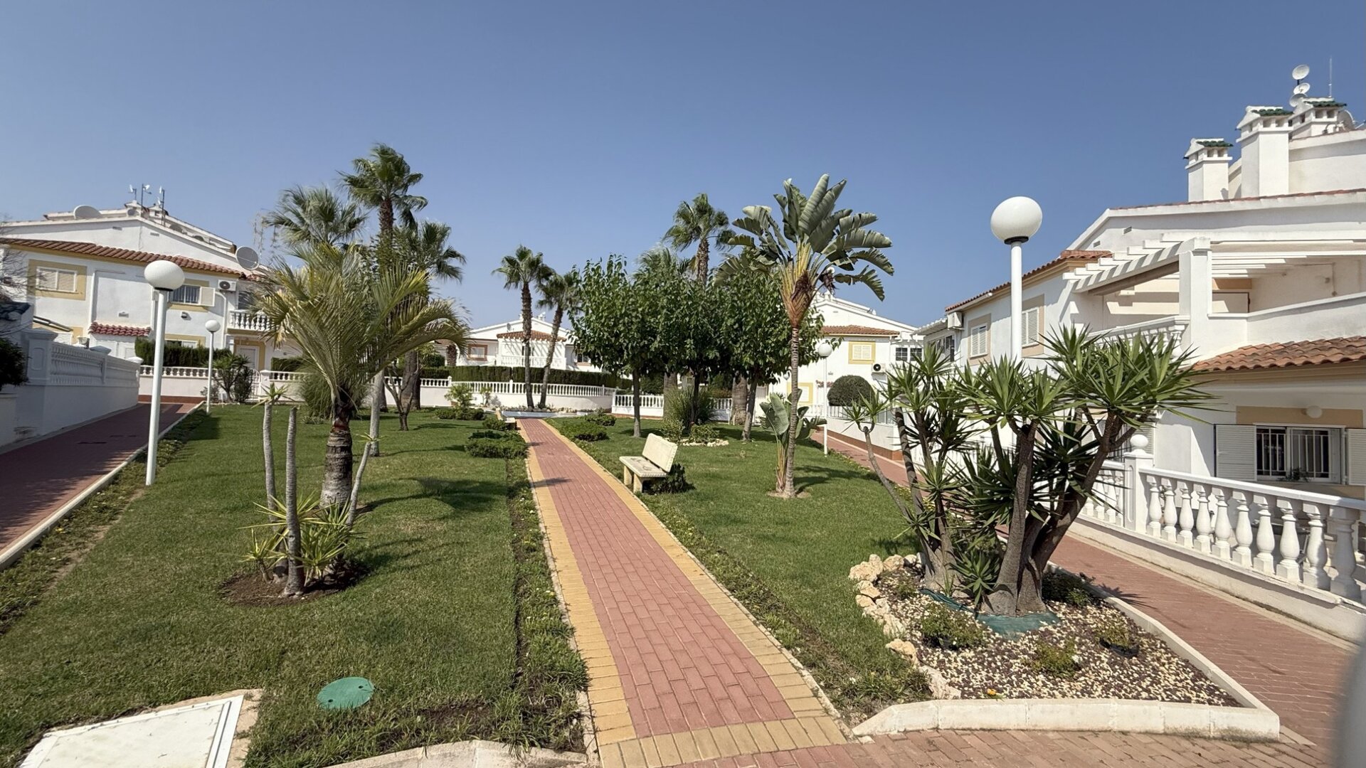 2-Bedroom Apartment in Zeniamar-Horizonte-la Campana, Orihuela Costa - Image 18