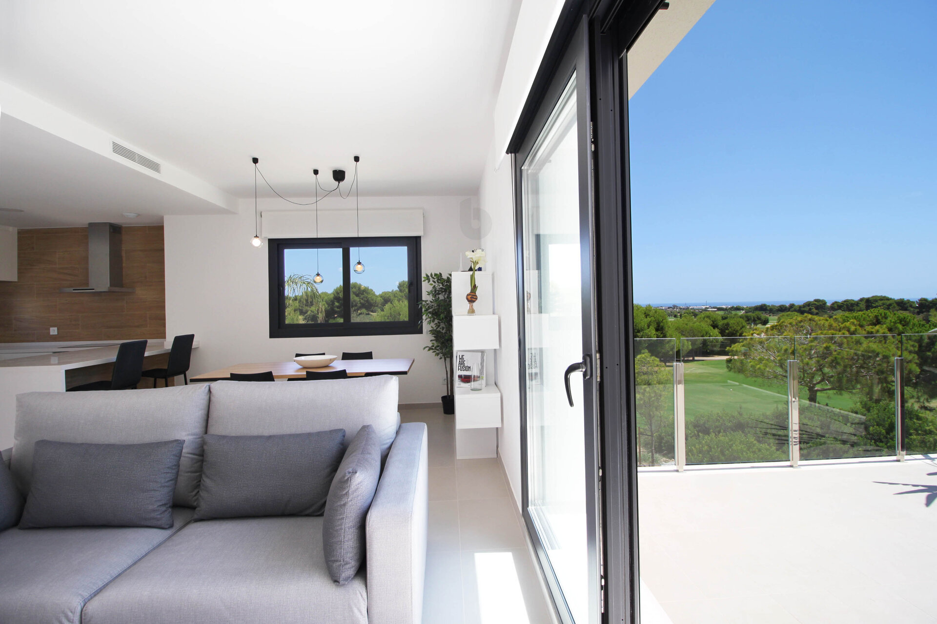 3-Bedroom Ground Floor Apartment in Pinar de Campoverde - Image 2