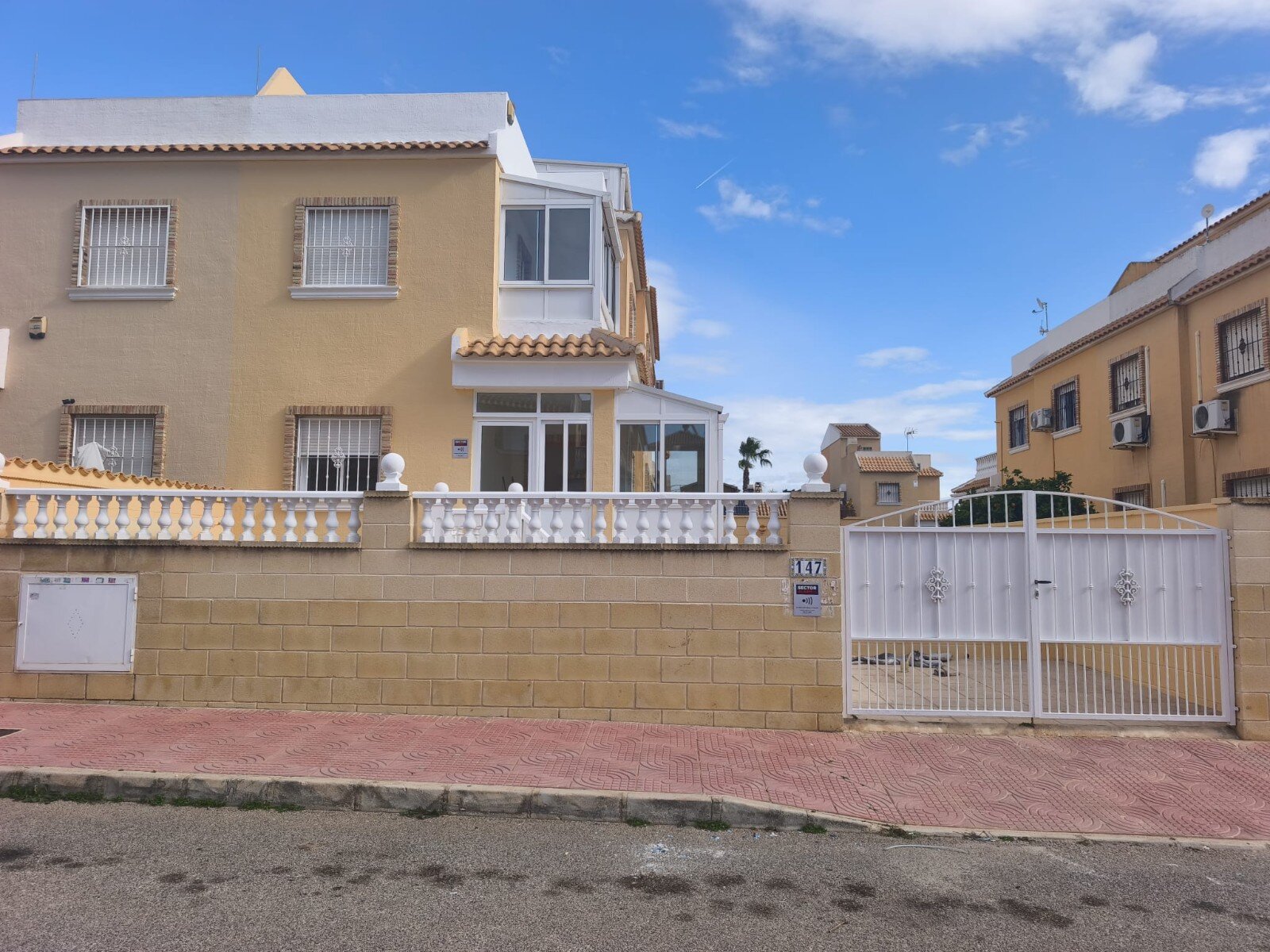 3-Bedroom House in Doña Pepa, Rojales - Image 5