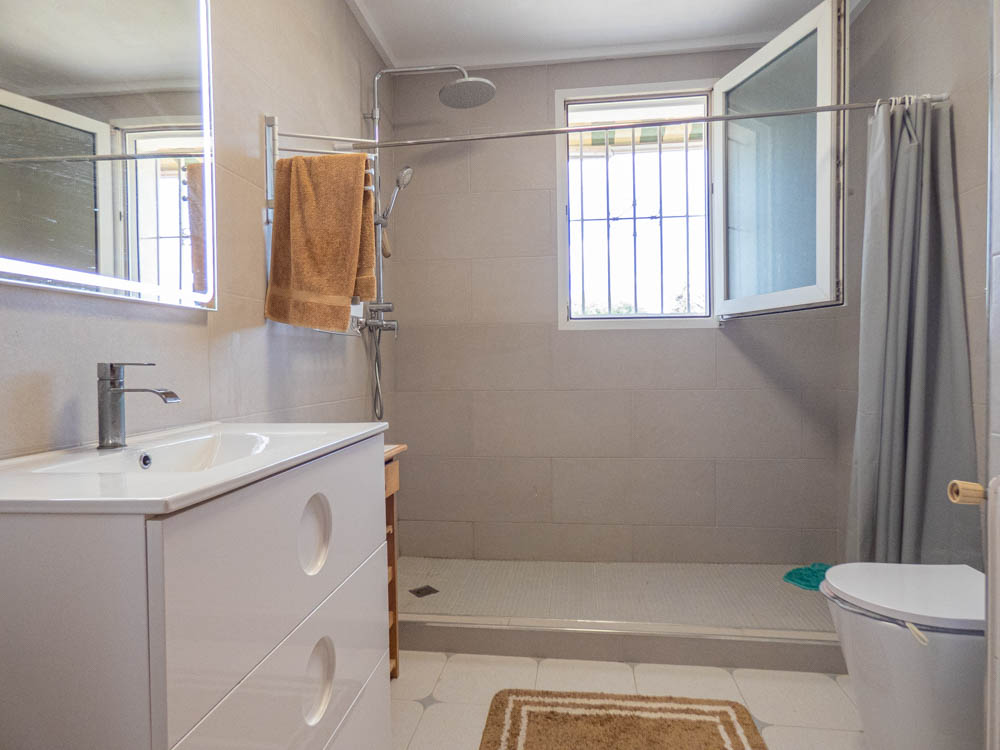 7-Bedroom Villa in San Miguel de Salinas - Image 35